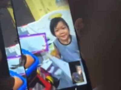 Bilqis (4) saat video call dengan orang tuanya dari Makassar setelah ditemukan selamat.di Jambi. (Dok. Detik.com)